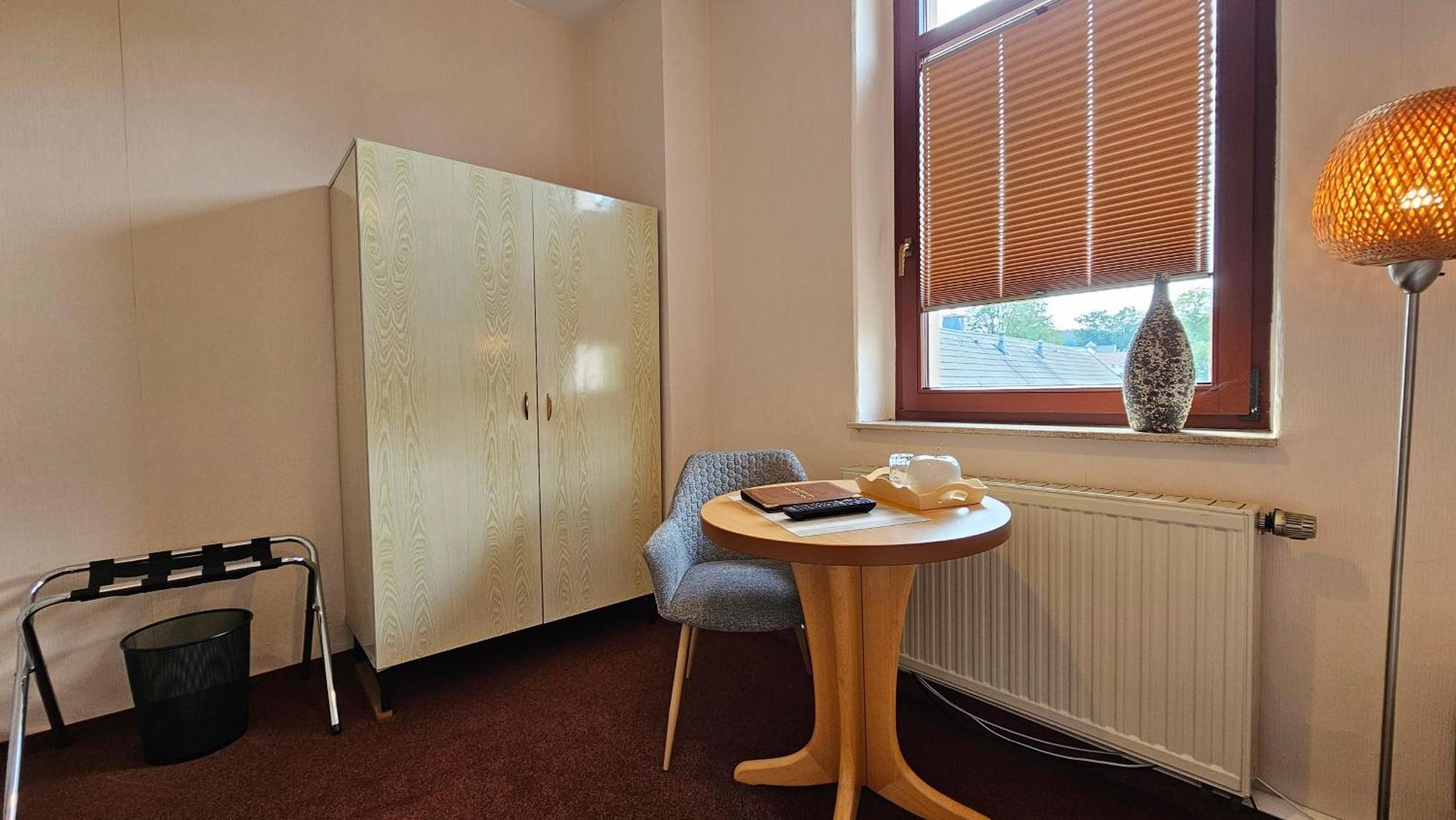 Pension Weisse Rose, Parkplatz, Fruehstueck, Wlan, Zentral Bad Elster Exterior photo