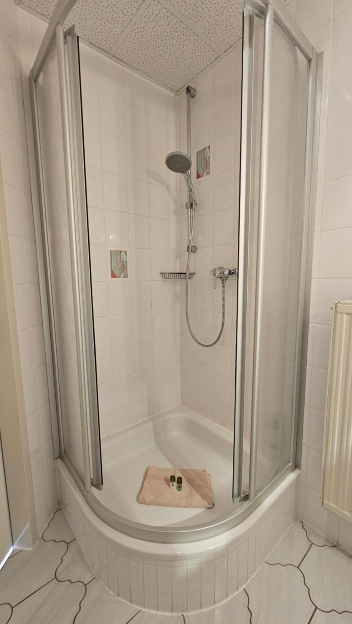 Pension Weisse Rose, Parkplatz, Fruehstueck, Wlan, Zentral Bad Elster Exterior photo