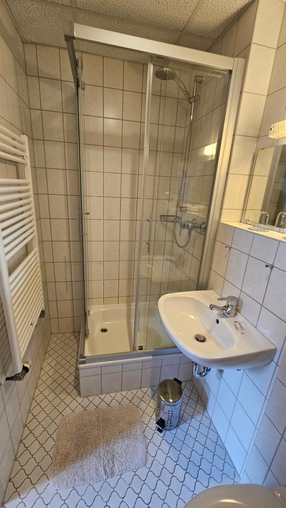 Pension Weisse Rose, Parkplatz, Fruehstueck, Wlan, Zentral Bad Elster Exterior photo