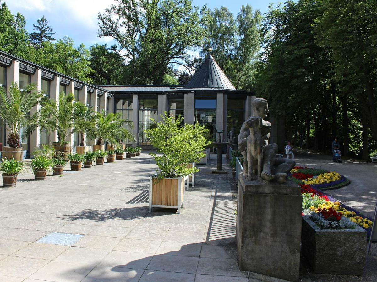Pension Weisse Rose, Parkplatz, Fruehstueck, Wlan, Zentral Bad Elster Exterior photo